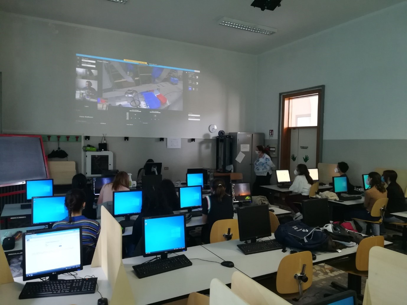 Italian High School Students control robots at CERN